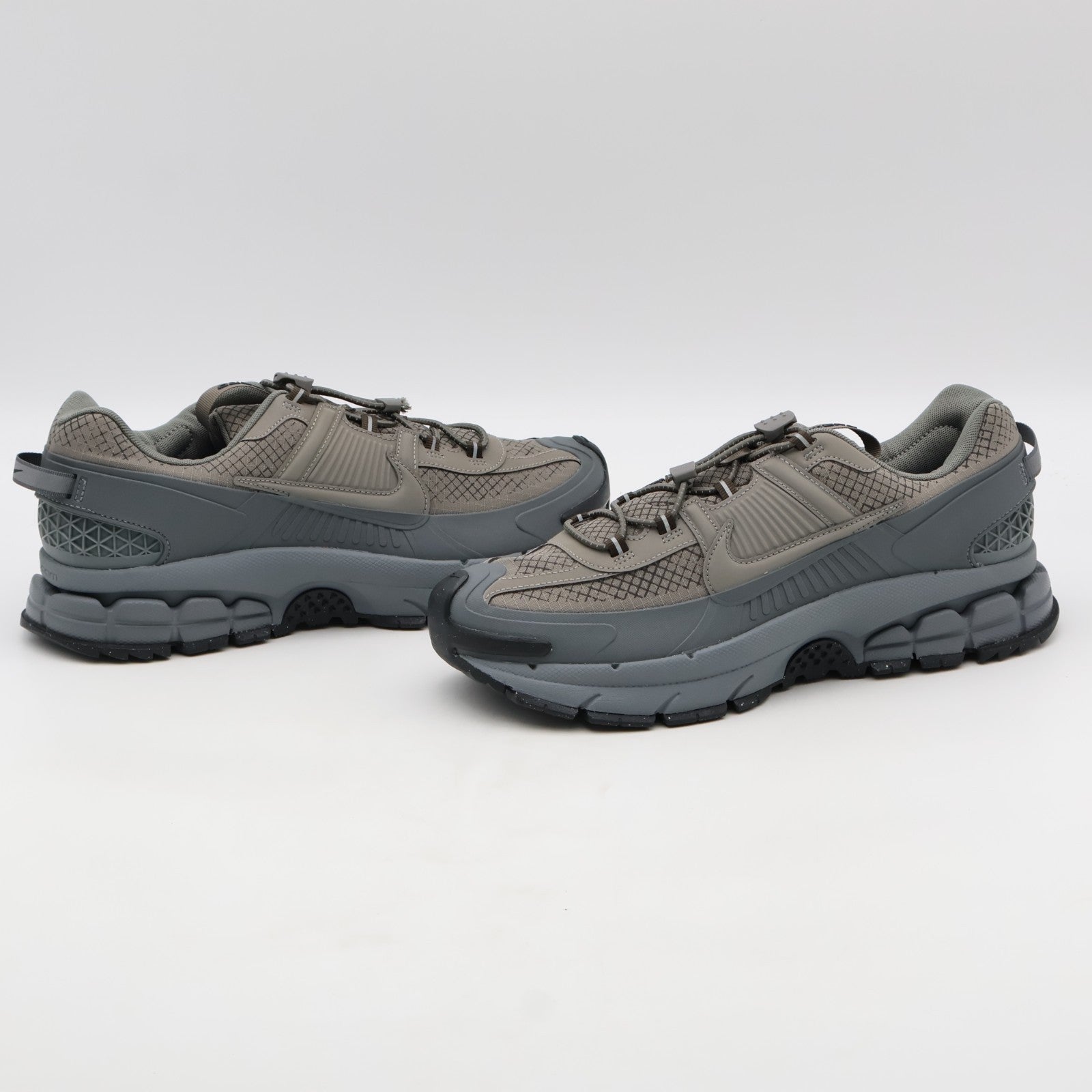 HV6901-001 Nike Zoom Vomero Roam Metallic Pewter Cool Grey Anthracite (Men's)
