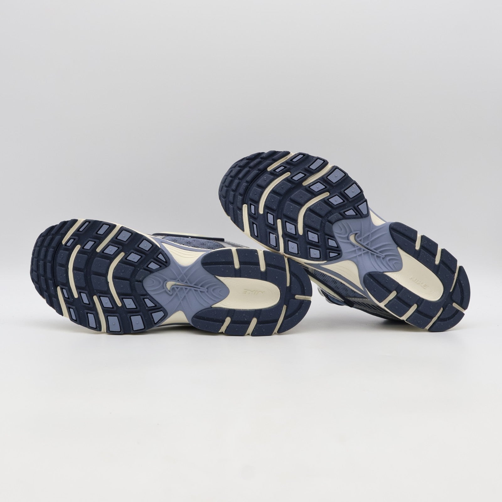 IH3649-006 Nike V5 RNR SE Denim (Men's)