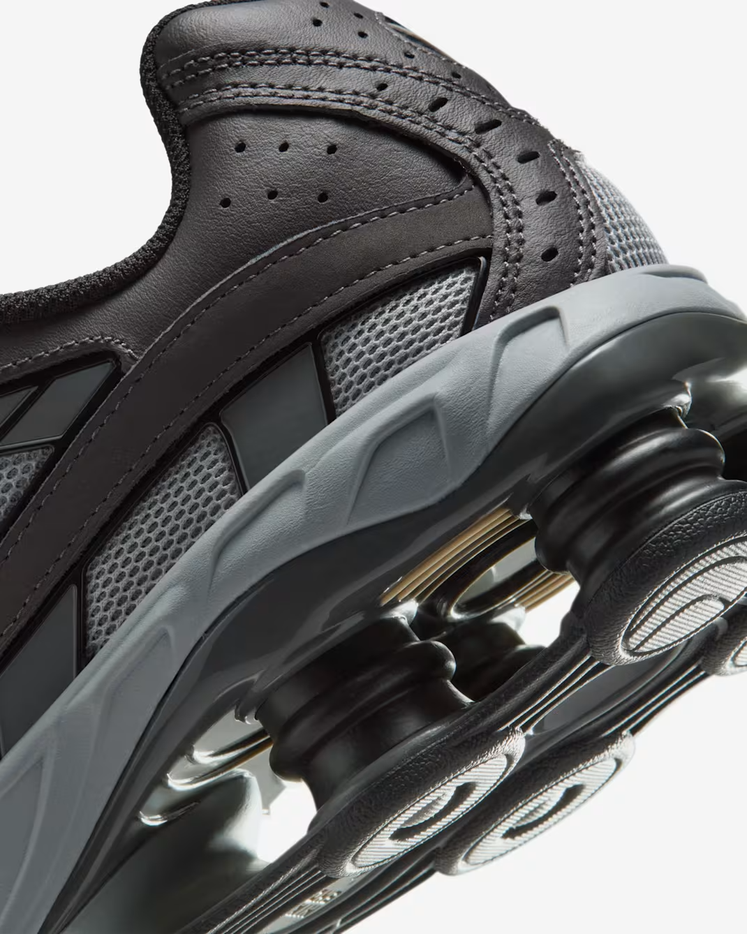 IO4296-001 Nike Shox R4 Ride 2 Light Smoke Grey Medium Ash Black (Men's)
