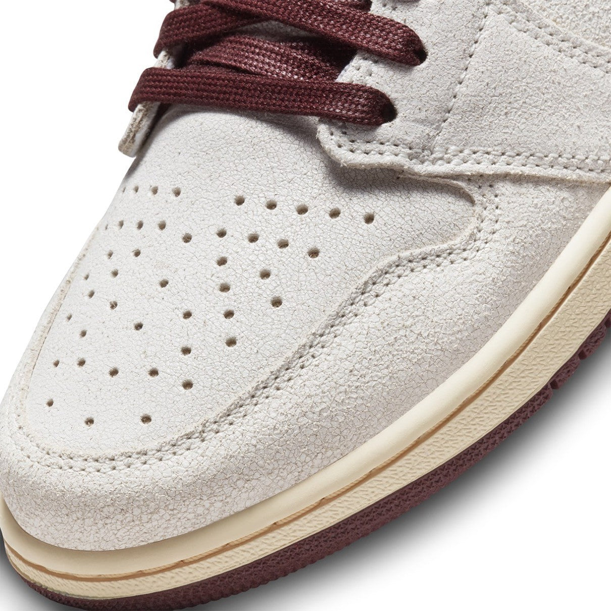 DO7097-100 A Ma Maniere Ã Nike Air Jordan 1 Retro High OG (Men's)