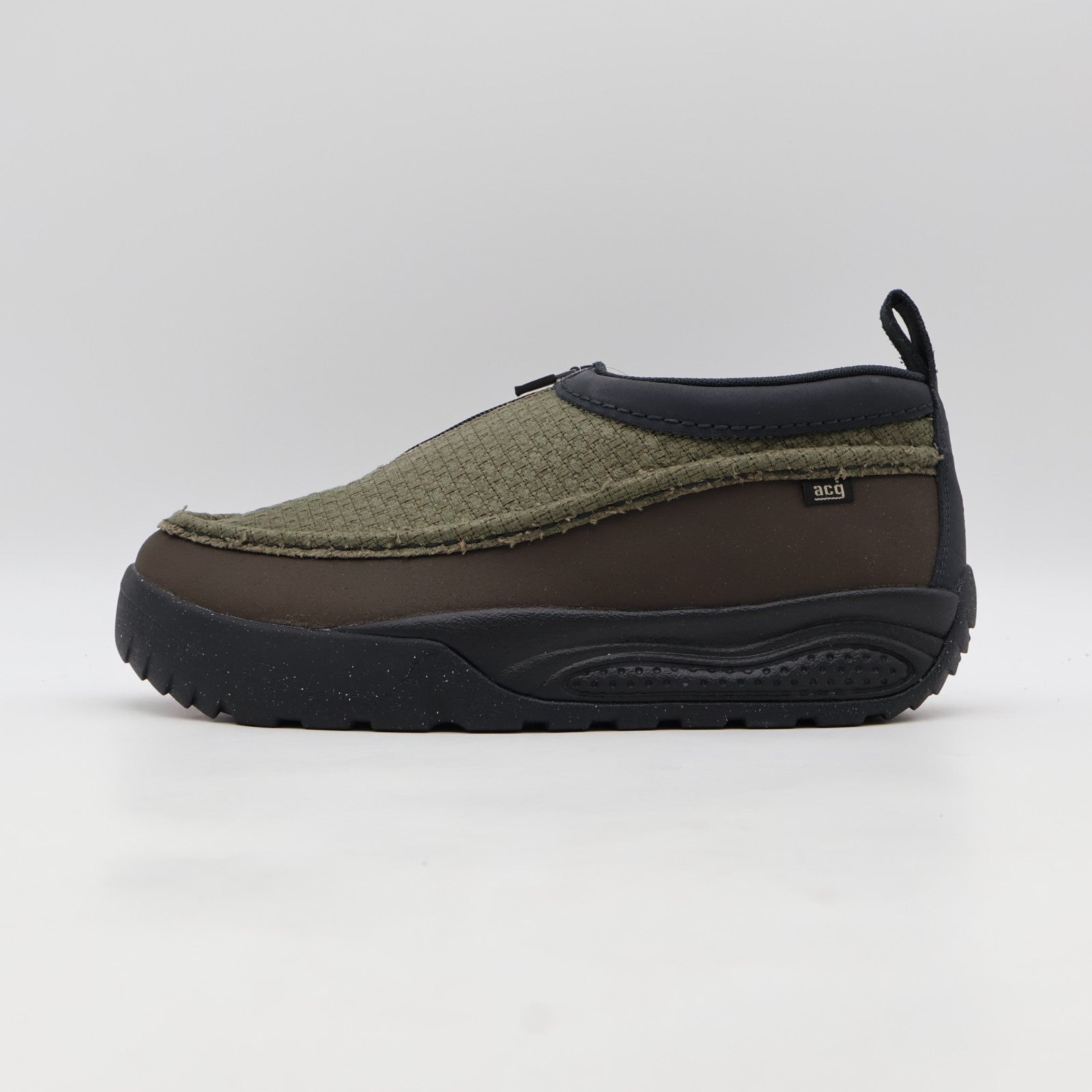IO4547-001 Nike ACG IZY Medium Olive (Men's)