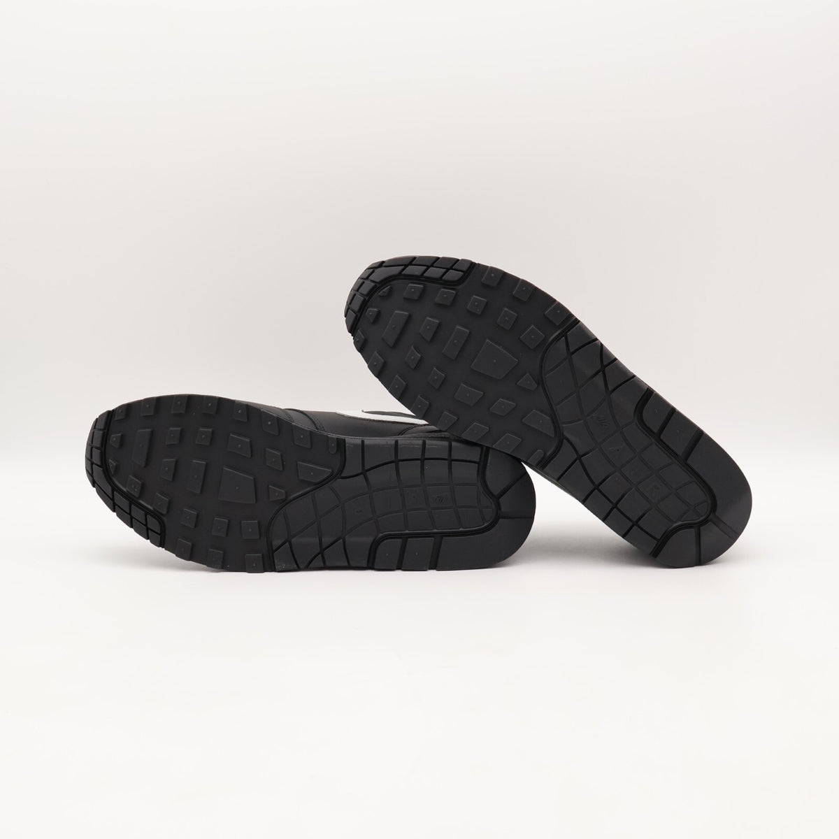 HF8813-001 Supreme Nike Air Max 1 '87 SP Black SS25 Week4 (Men's)