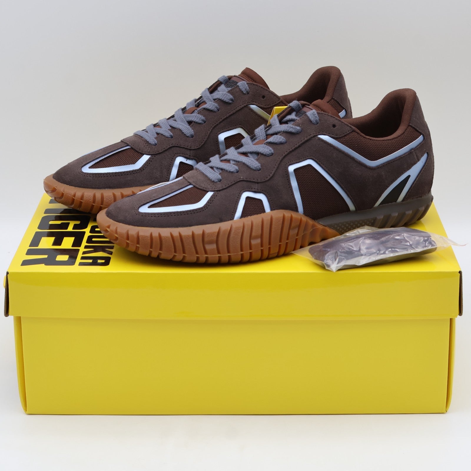 1183C165-201 Onitsuka Tiger Duck Tiger Trainer Licorice Brown Dark Brown (Men's)