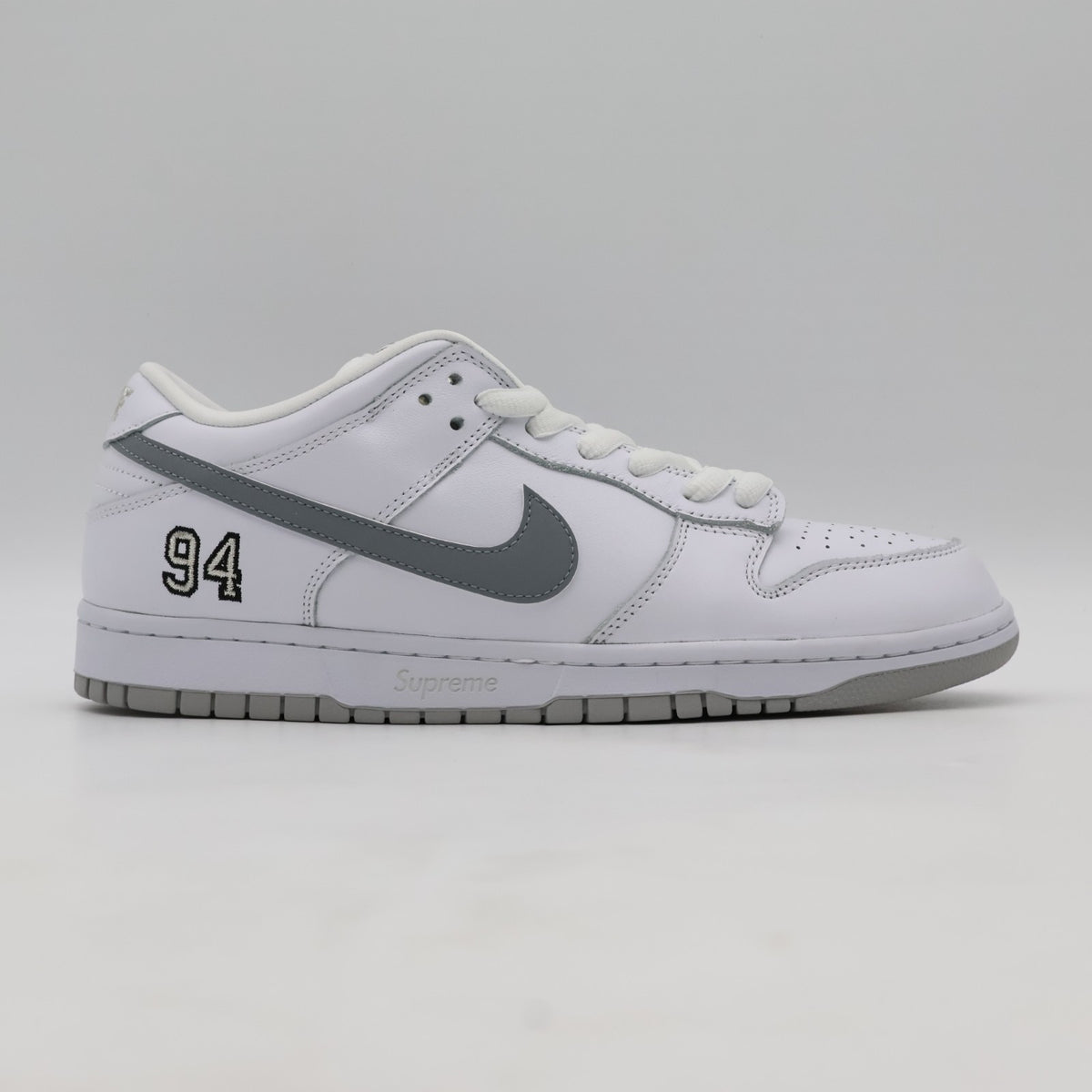 HQ8487-100 Supreme Nike SB Dunk Low White Metallic Silver (25FW Week2) (Men's)
