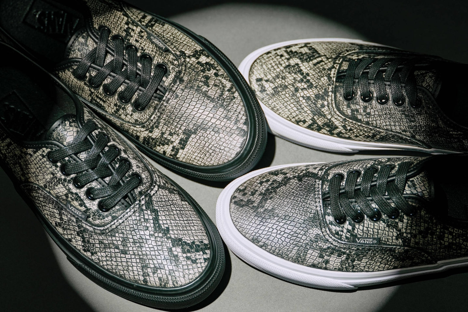 688082-0001 BILLY'S Exclusive Vans Authentic Year of the Snake Black (Men's)