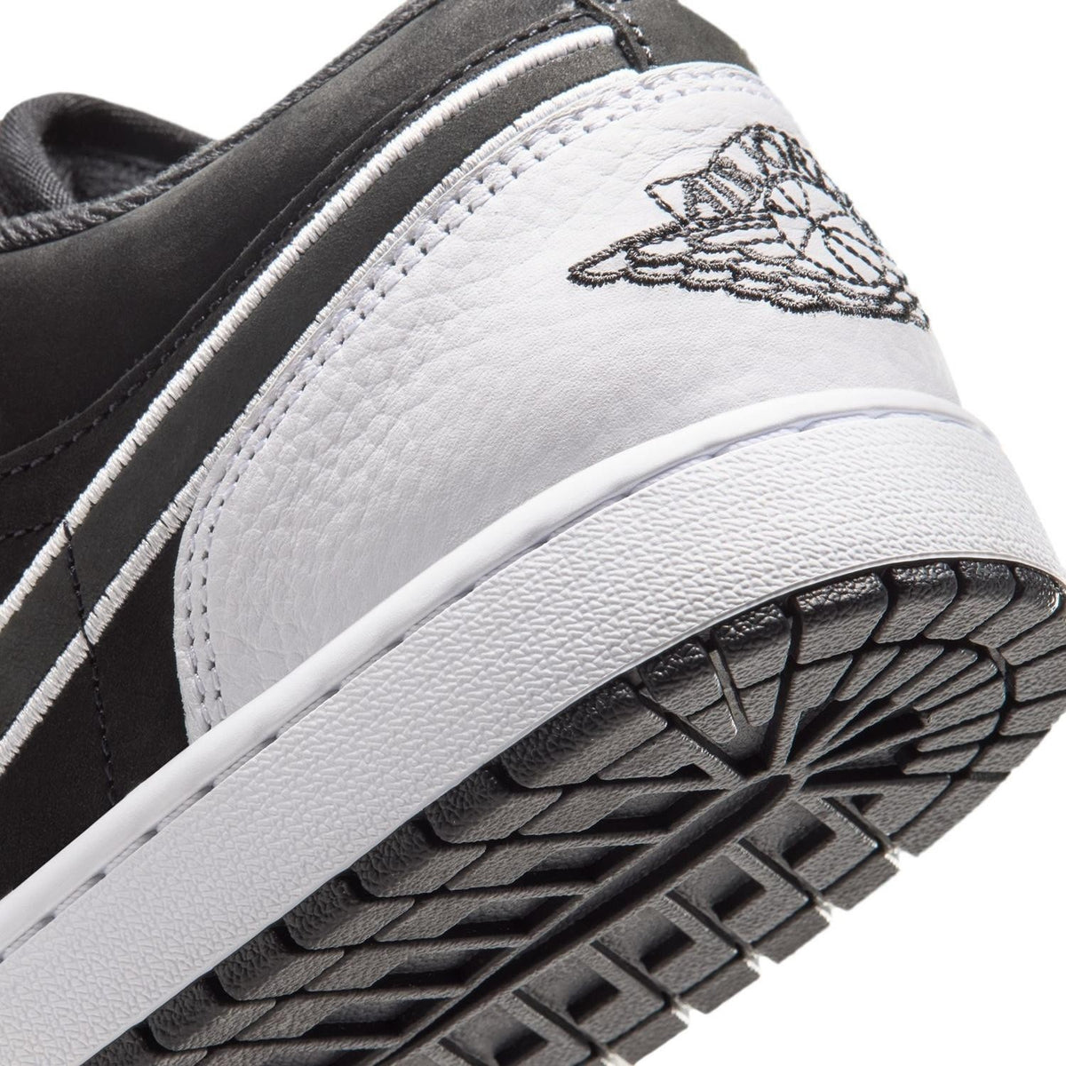 IX6983-001 AIR JORDAN 1 LOW SE (Men's)