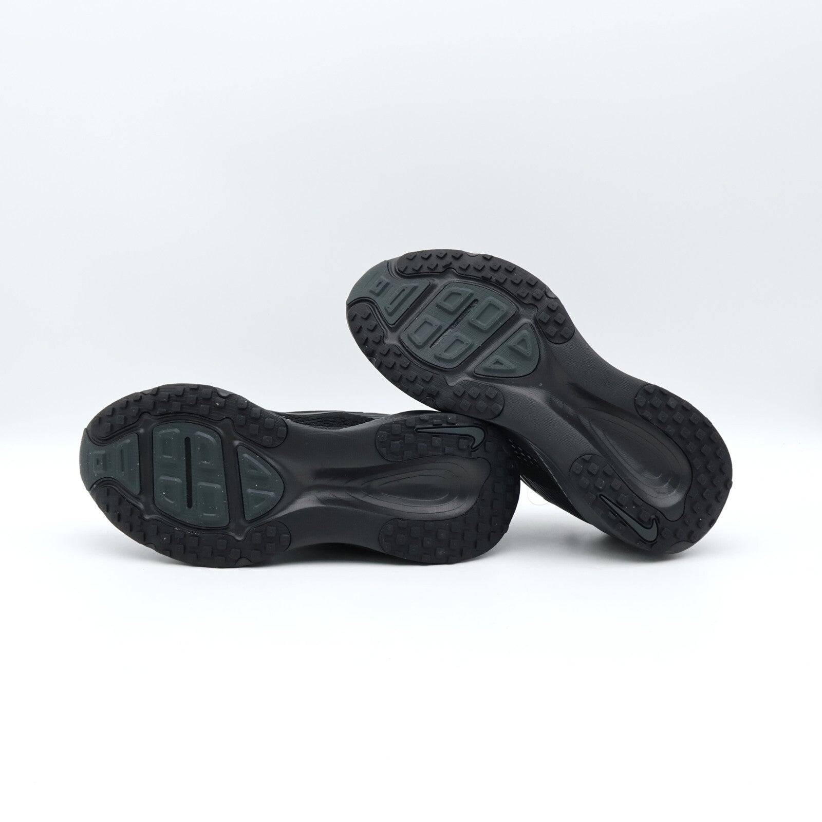 HM6803-005 Nike Vomero 18 Triple Black (Men's)