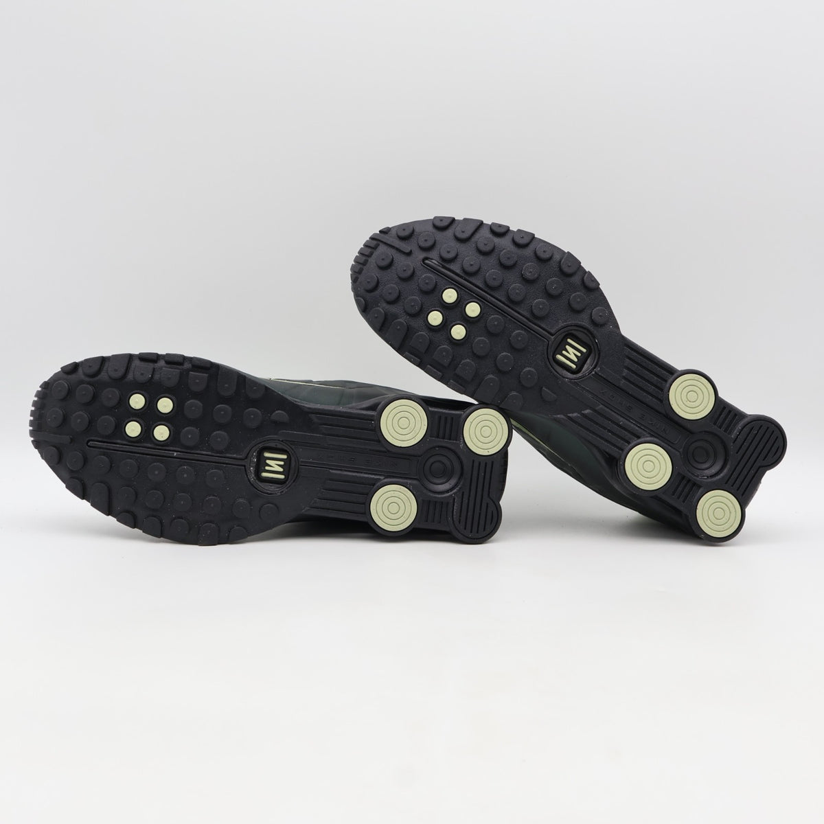 HQ1988-300 Nike Shox R4 Black Spruce Spruce Aura Black Olive Aura (Men's)