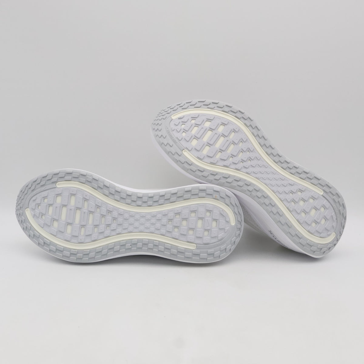 HV8150-102 Nike Vomero Plus White Photon Dust Metallic Silver Summit (Men's)