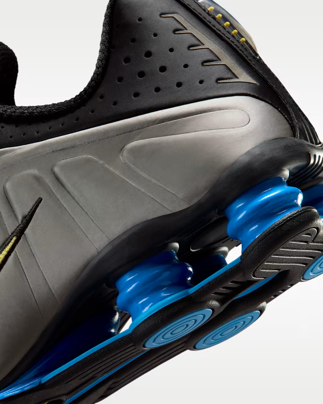 IO8134-001 Nike Shox R4 Brazil (Men's)