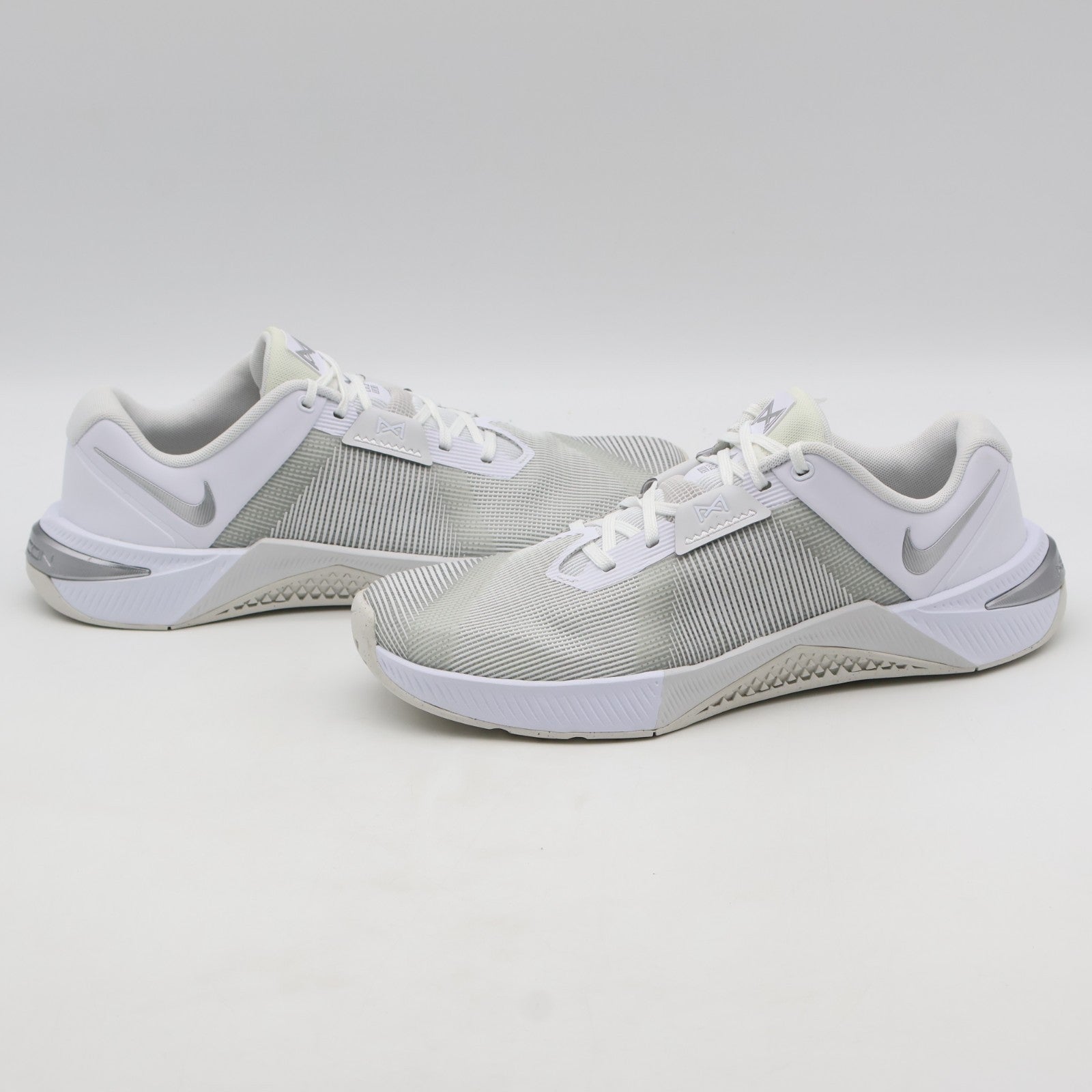 HQ2620-100 Nike Metcon 10 White Platinum Tint Wolf Grey Metallic Silver (Women's