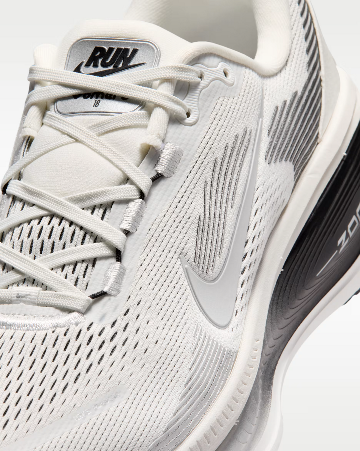 II7189-100 Nike Vomero 18 "Summit White/Black" (Men's)