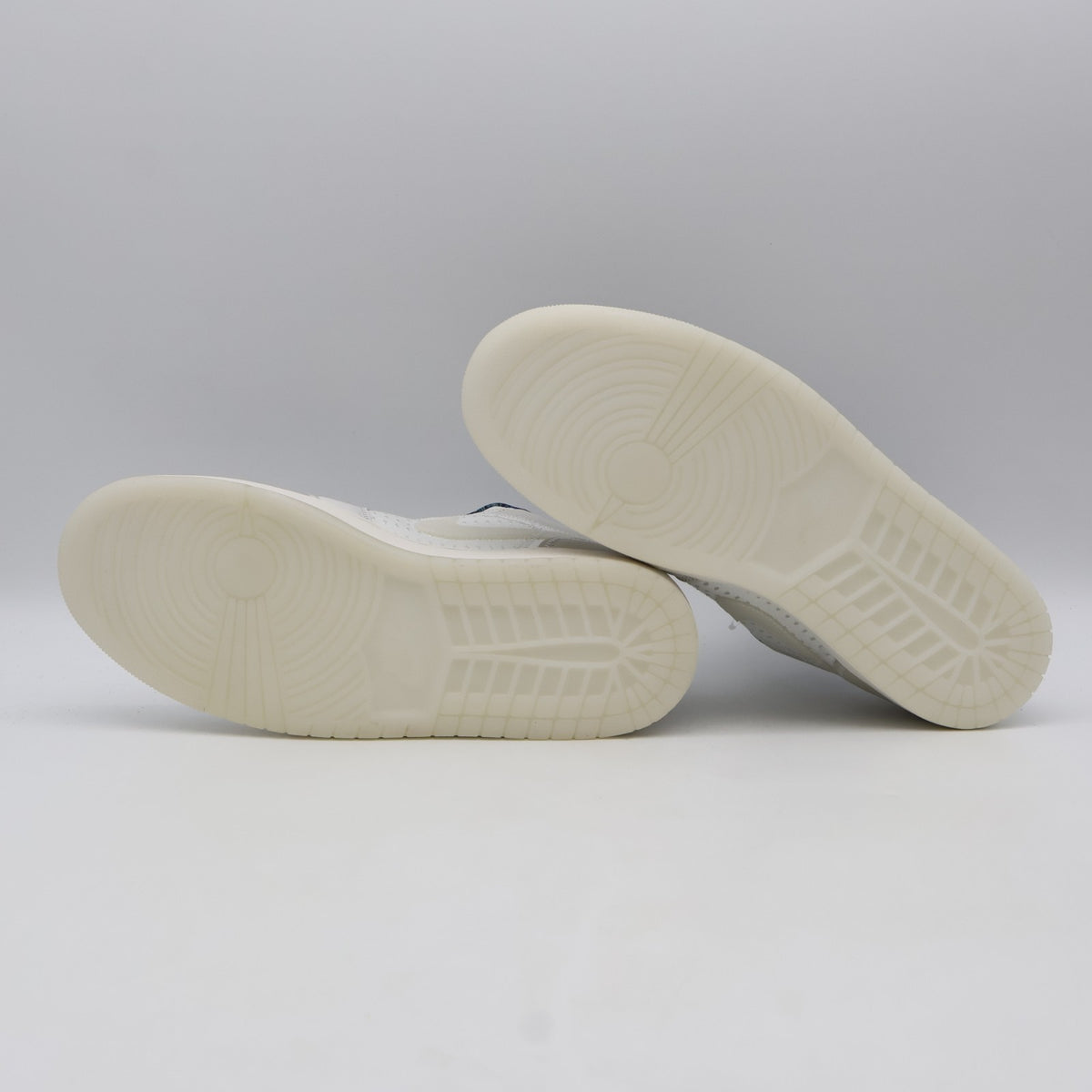 IR7337-121 Nike Air Jordan 1 Low SE "Summit White" (Men's)