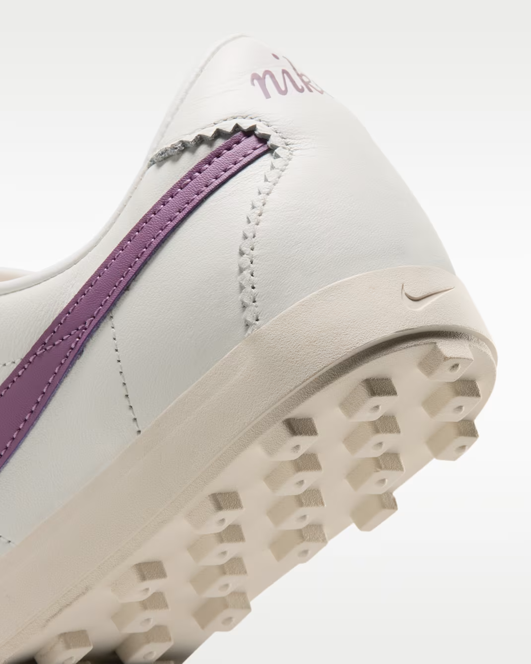 II1259-101 Nike Astrograbber Leather "Sail/Natural" (Women's)