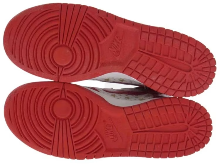 307385-161 Supreme Ã Nike SB Dunk High "Red Stars" (Men's)