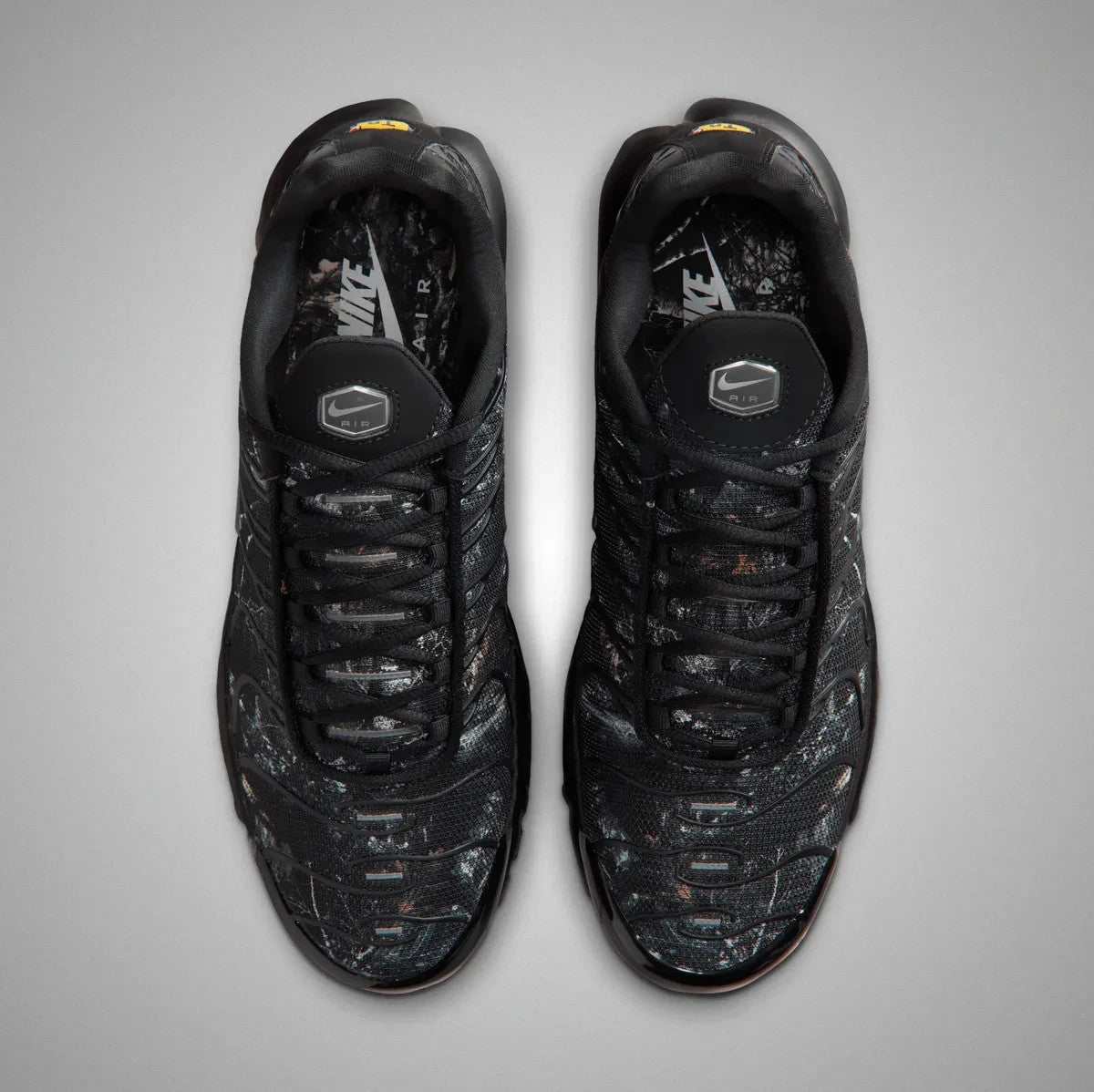 IQ0301-070 Nike Air Max Plus Black (Men's)