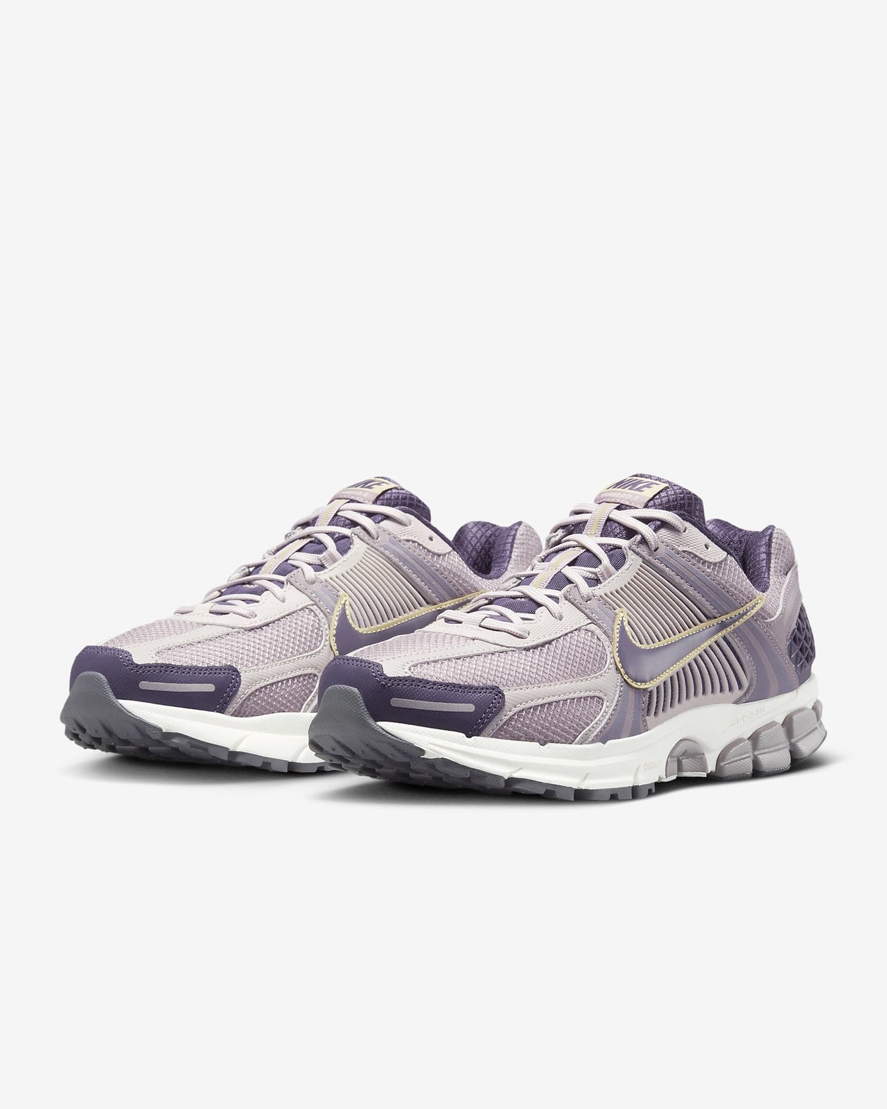 HQ3643-019 Nike Zoom Vomero 5 Platinum Violet Light Violet Ore Team Gold (Men's)