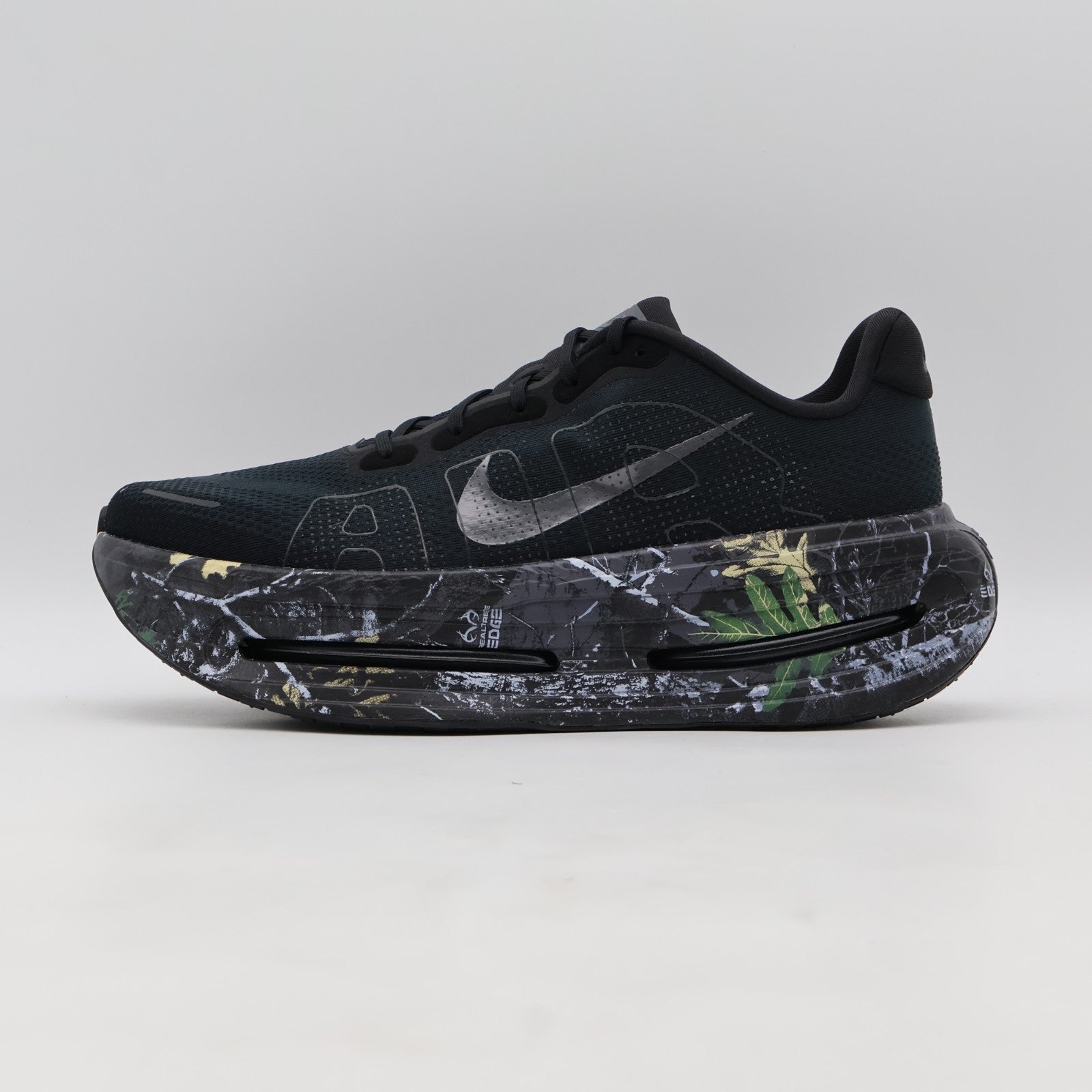 IO7325-001 Nike Vomero Premium Realtree (Men's)