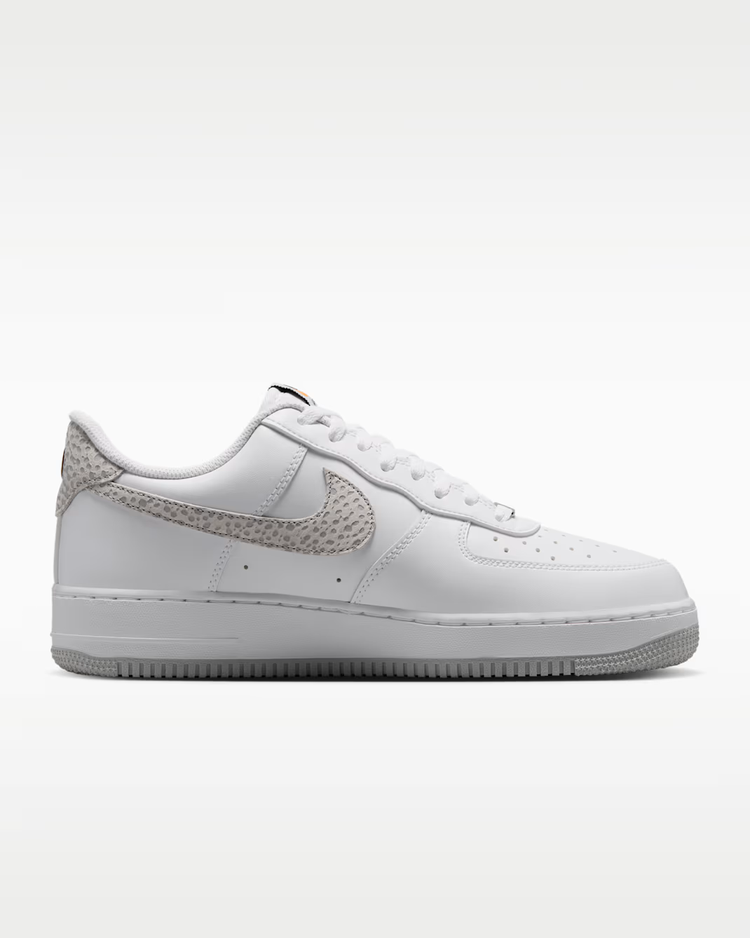 IV5525-100 Nike Air Force 1 07 "White/Kumquat" (Unisex)