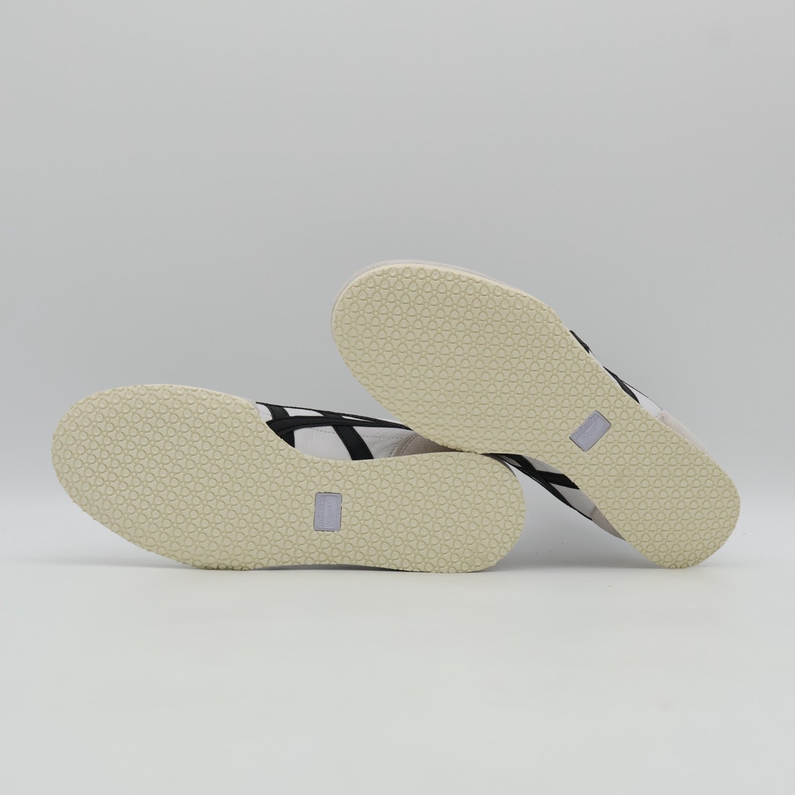 1183C197-100 Onitsuka Tiger SERRANO WHITE (Men's)