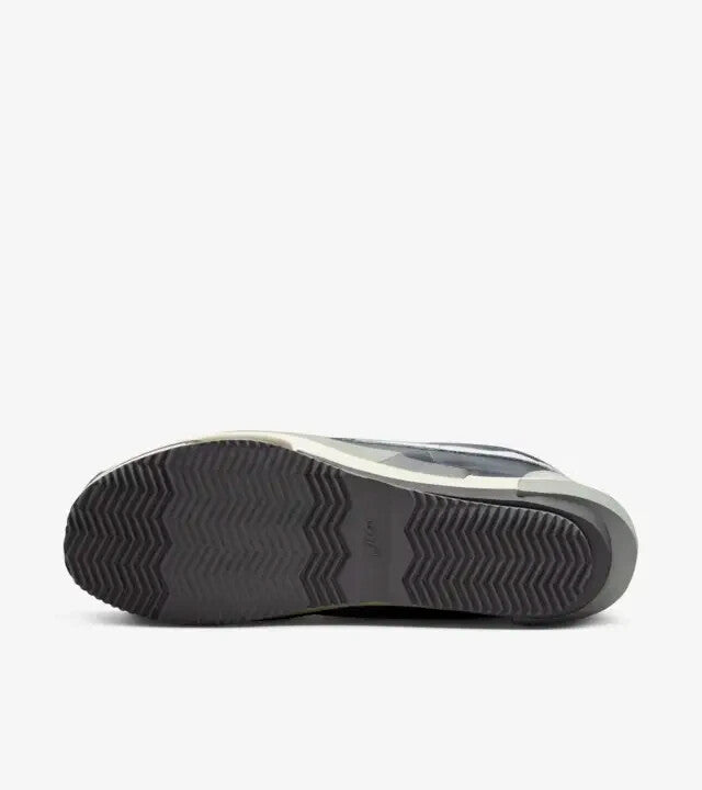 DQ0581-001 Nike Cortez 4.0 x sacai Gray