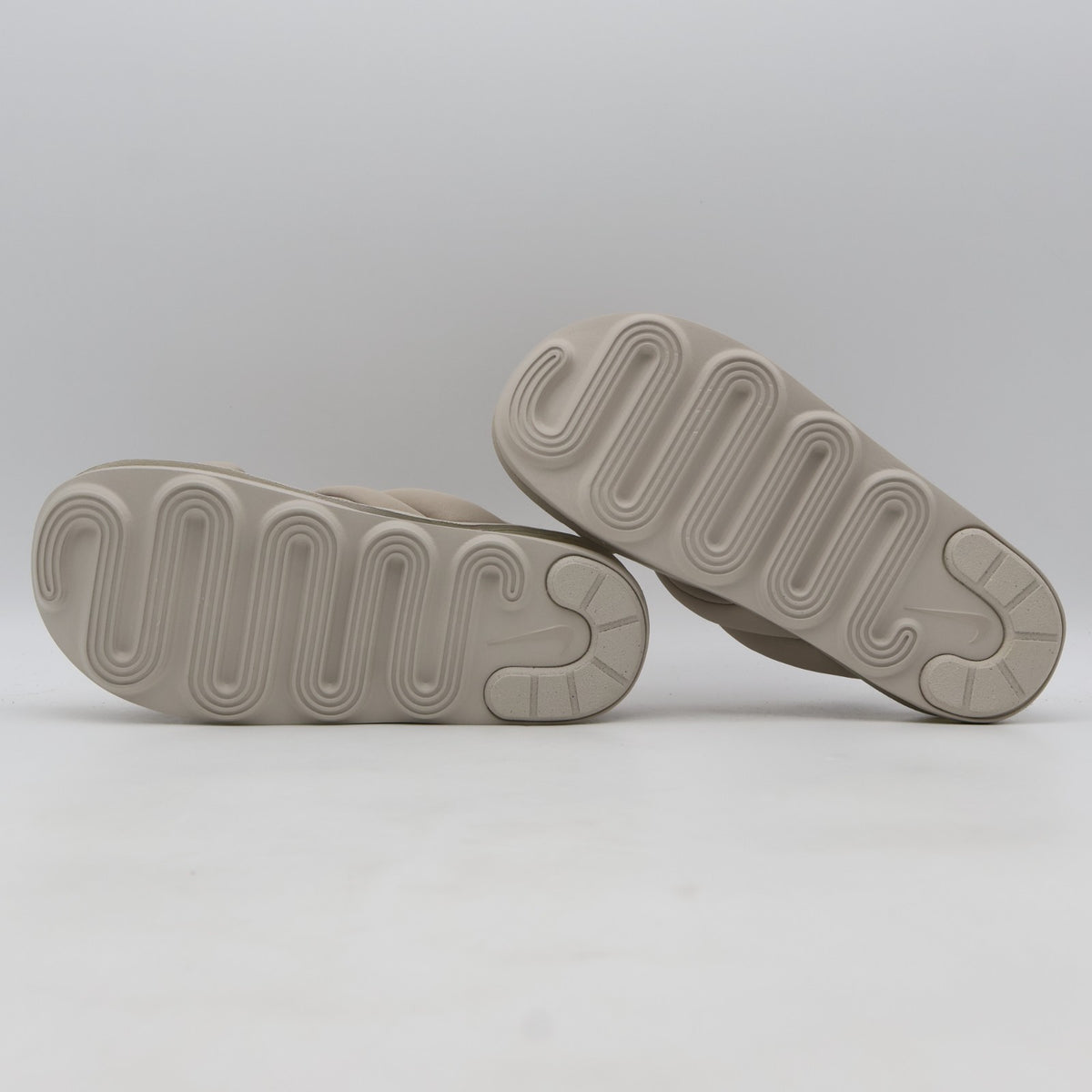 IH2052-299 Nike Women's Air Max Isla Cream 2 (Women's)