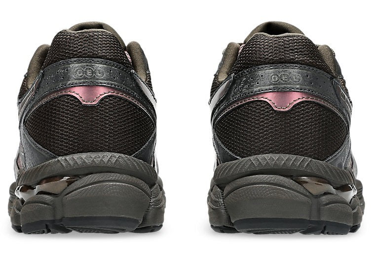 1203B072-200 Asics Gel-Cumulus 16 "Cocoa Powder/Black" (Men's)
