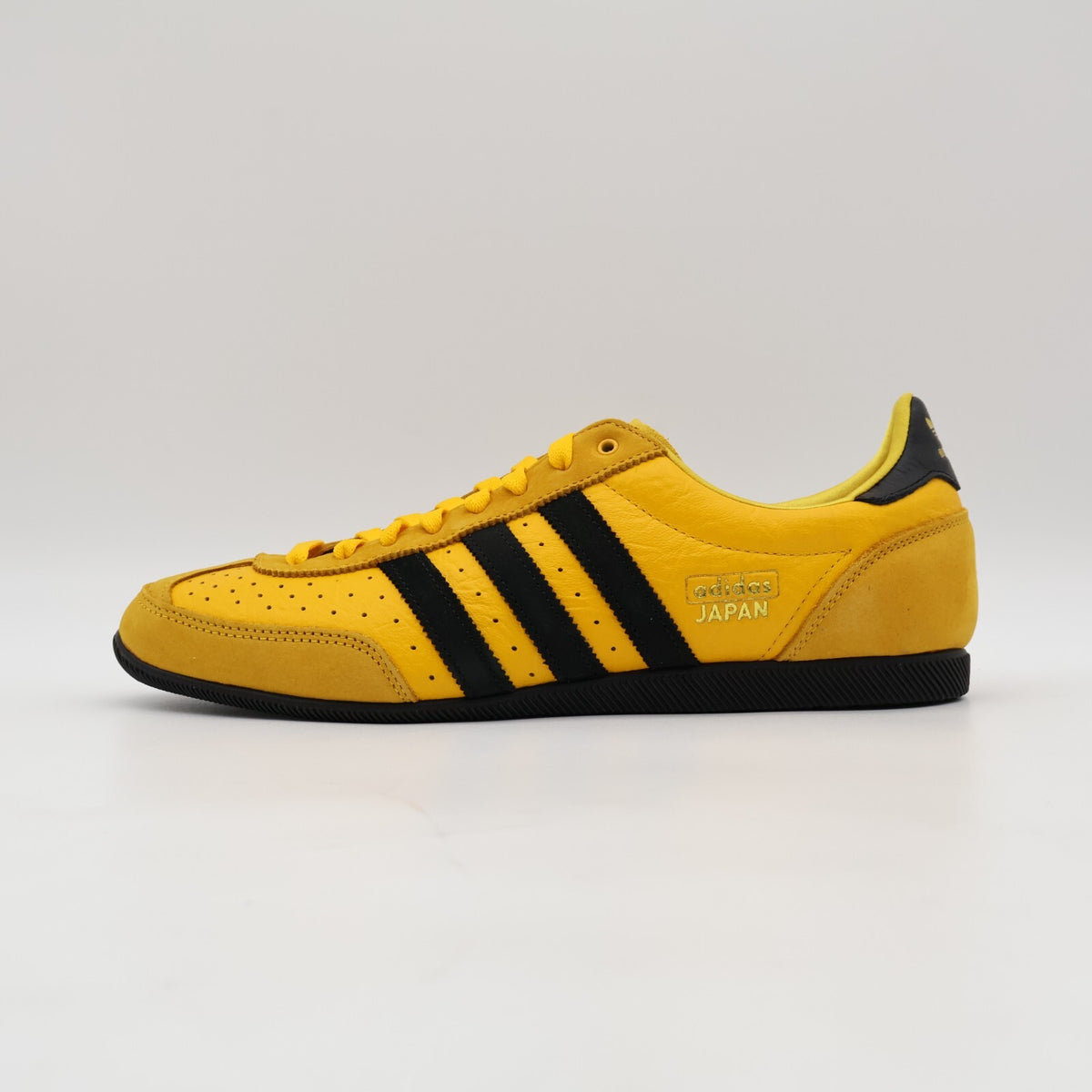 JI2665 adidas Originals Japan Core Yellow Core Black Gold Metallic (Women's)