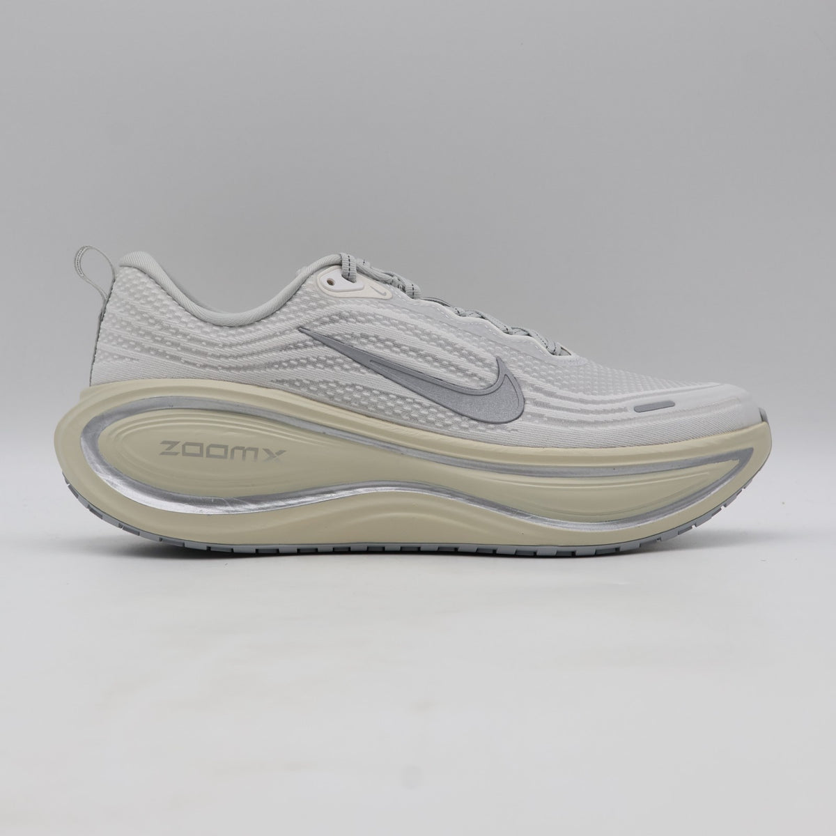 IQ0308-094 Nike Vomero Plus Platinum Tint Reflect Silver (Men's)