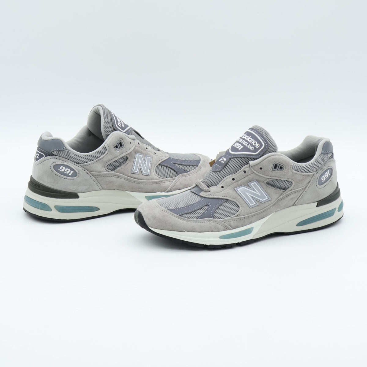 U991GL2 New Balance 991V2 Gray MiUK Rock Ridge Grey Dove Alloy Silver (Men's)