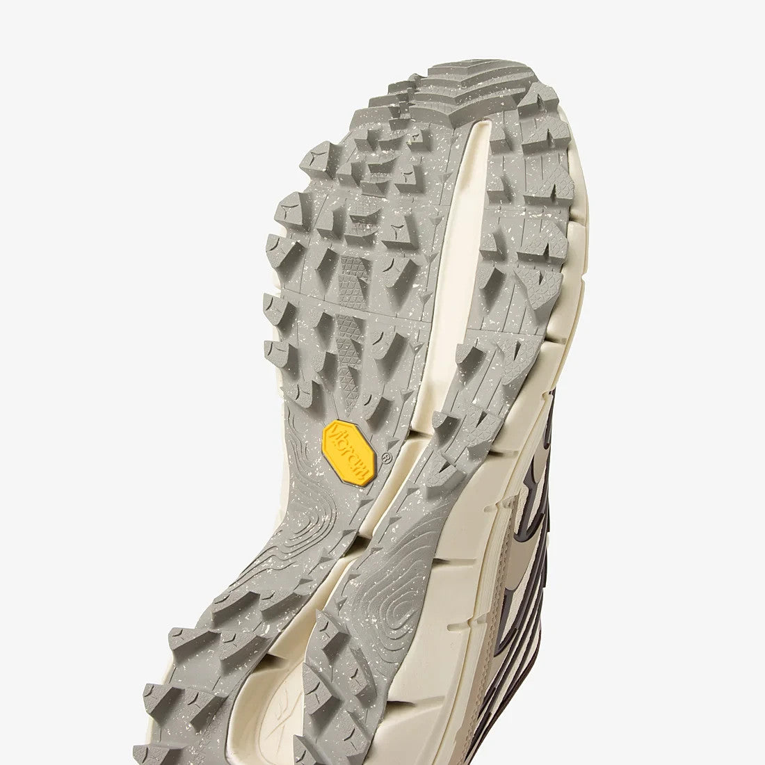 100000000 Reebok Zig Kinetica 3.5 Edge "Greige" (Men's)
