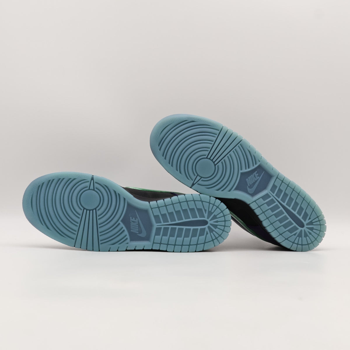 IB2267-001 Nike Dunk Low Retro LTD Wizard (Men's)