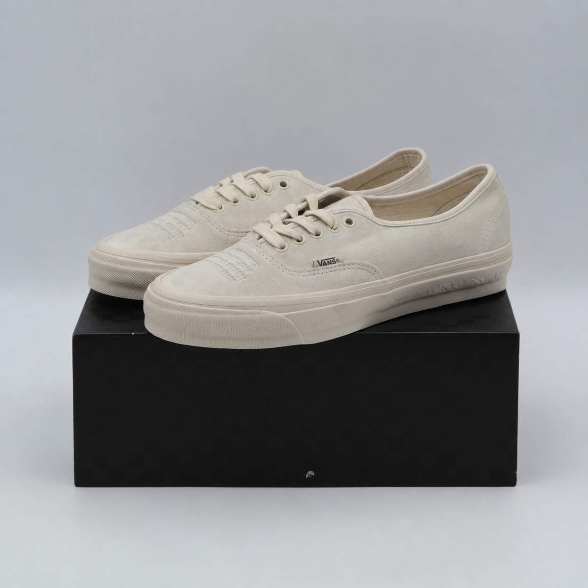 VN000XVJ7VJ NEIGHBORHOOD Ã OTW by Vans Authentic 44 "Natural" (Men's)