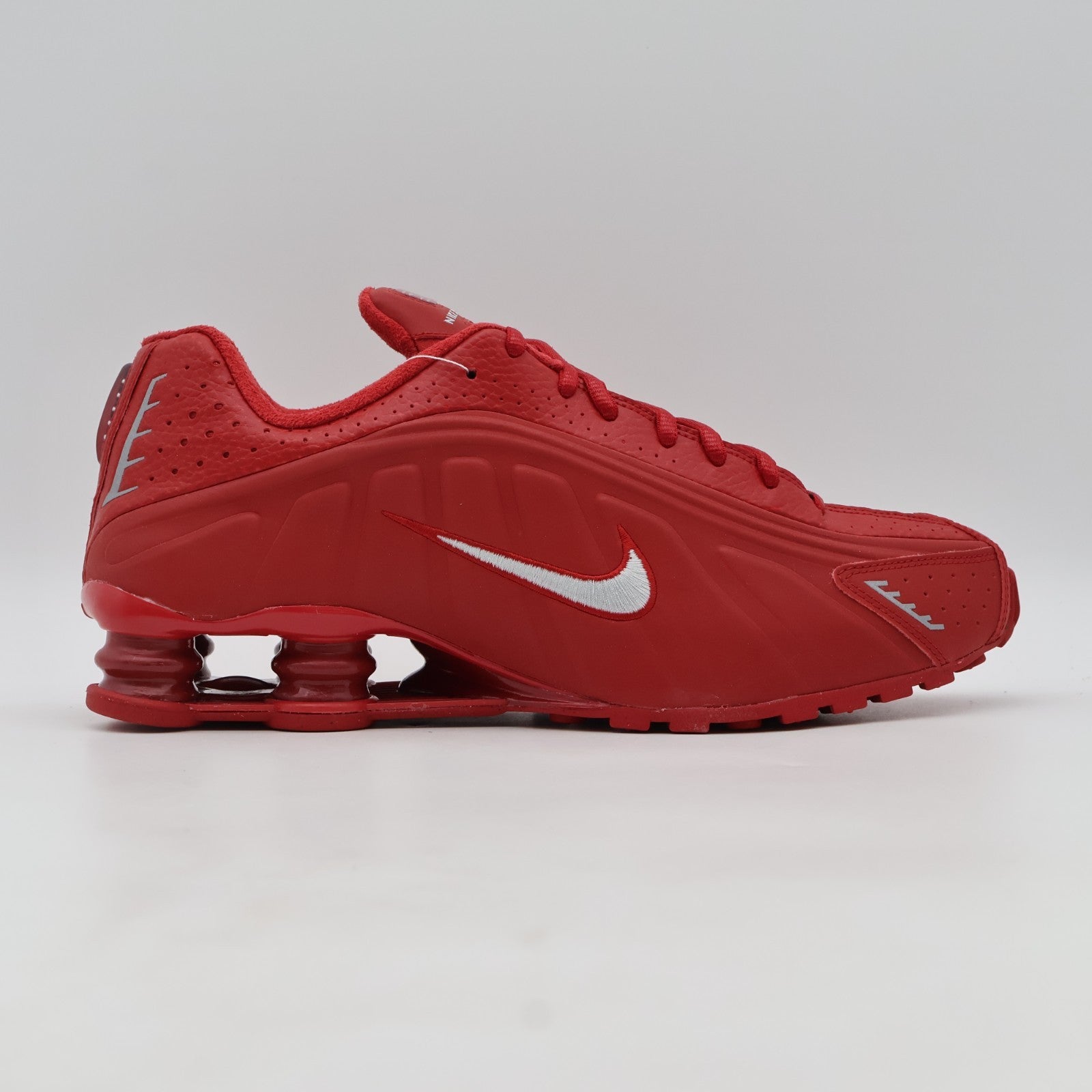 IQ0608-687 Nike Shox R4 Gym Red Metallic Silver (Men's)