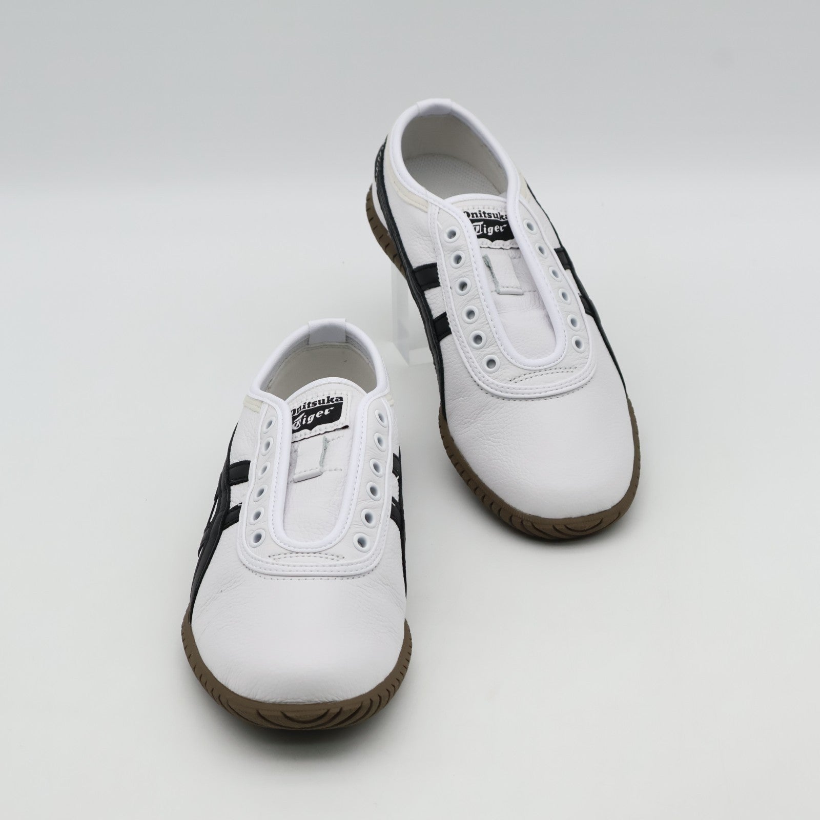 1183C529-101 Onitsuka Tiger Tsunahiki Slip On White Black (Men's)