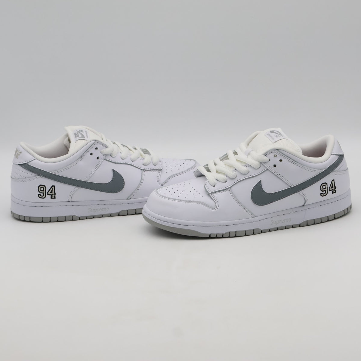 HQ8487-100 Supreme Nike SB Dunk Low White Metallic Silver (25FW Week2) (Men's)