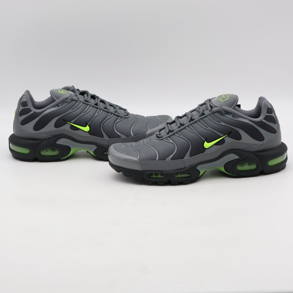DM0032-026 Nike Air Max Plus Smoke Grey Volt (Men's)