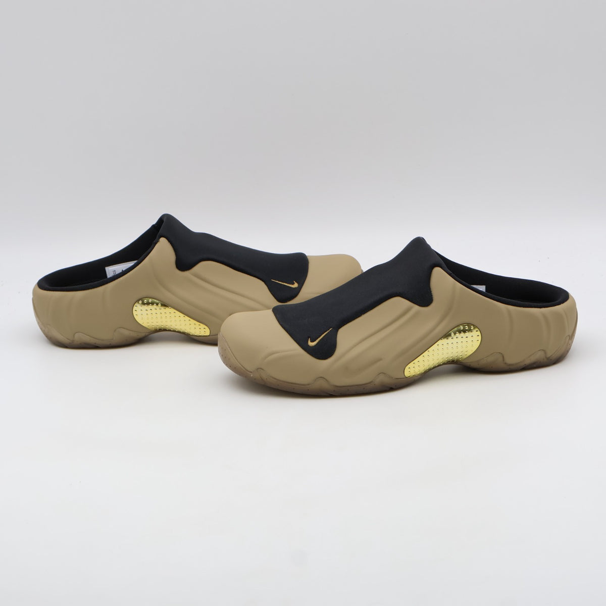 IR5920-297 Nike Clogposite "Parachute Beige" (Men's)