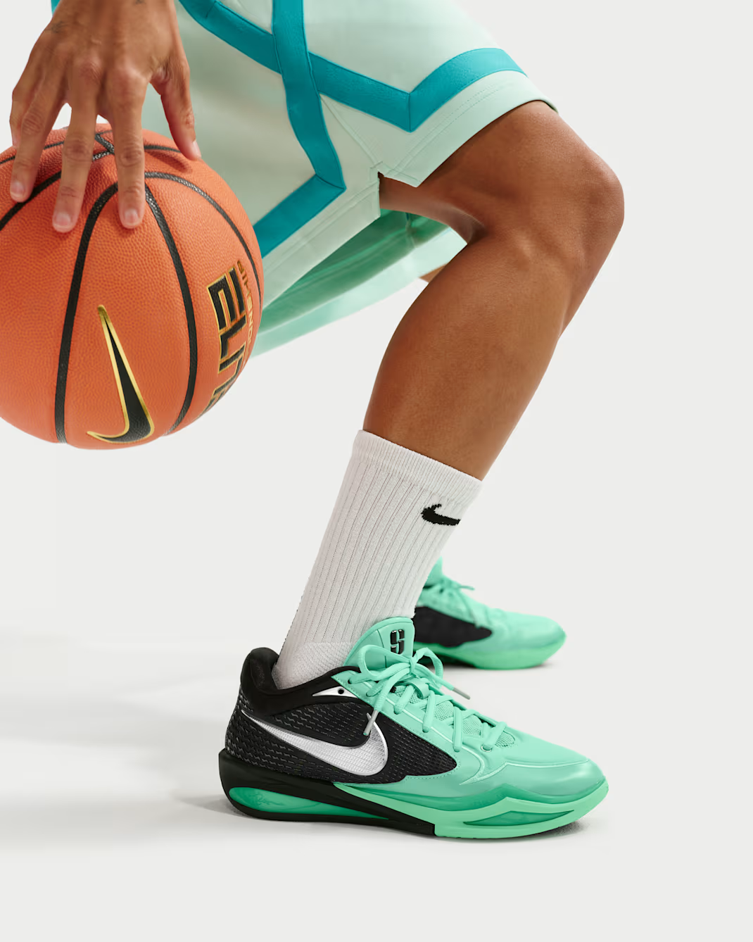 II0403-300 Nike Sabrina 4 "Green Glow" (II0402-300) (Women's)