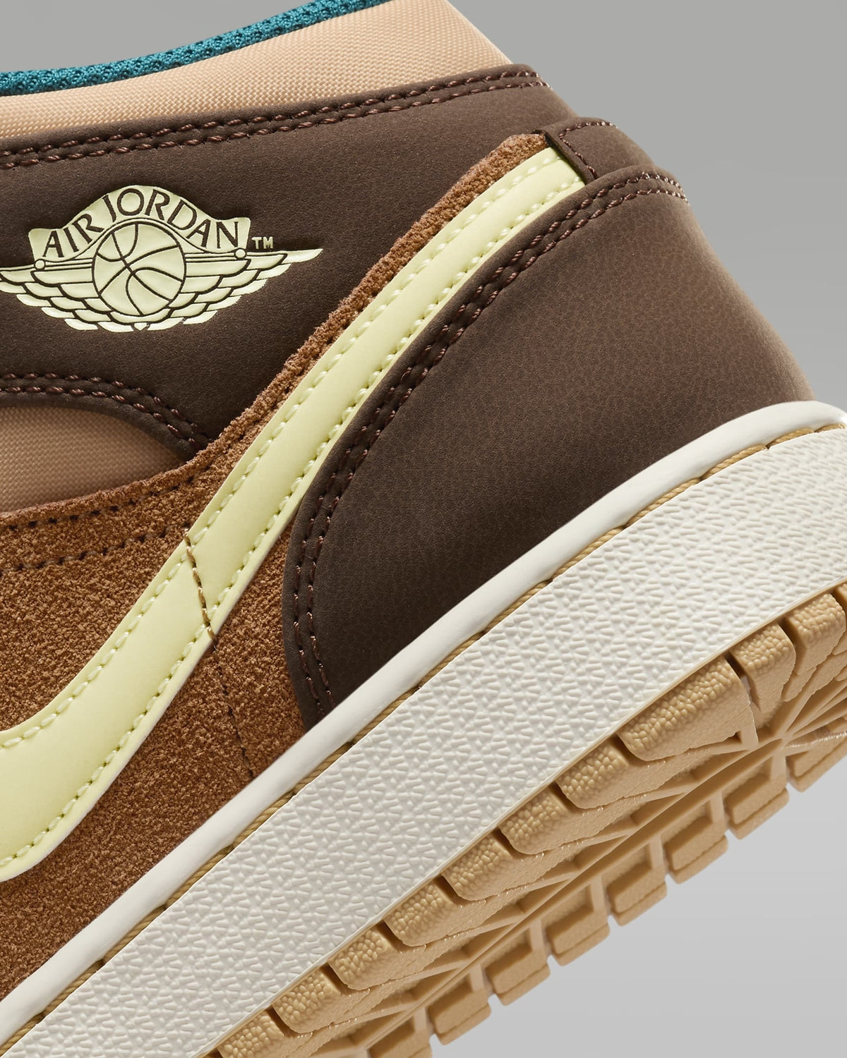 DZ6335-200 Nike GS Air Jordan 1 Mid SE Cacao Wow Ale Brown Twine Luminous Green