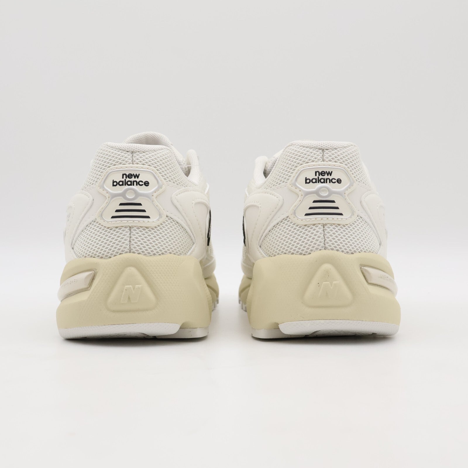 ML725CA New Balance 725 Off White Black (Men's)