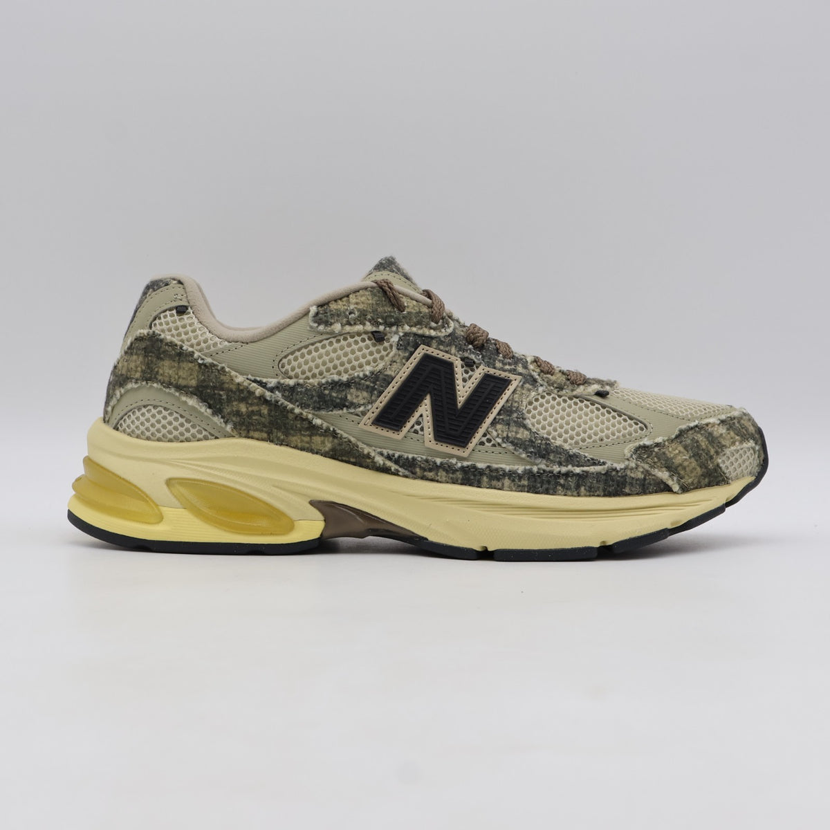 U2010JG1 Joe Freshgoods New Balance 2010 Bag Lady (Men's)