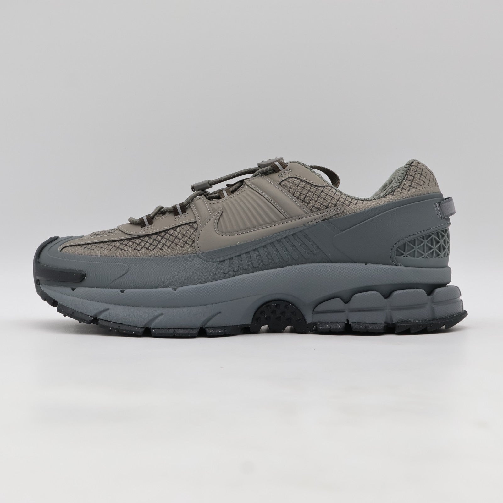 HV6901-001 Nike Zoom Vomero Roam Metallic Pewter Cool Grey Anthracite (Men's)