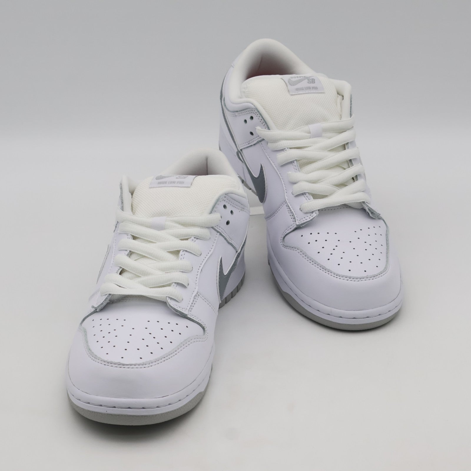 HQ8487-100 Supreme Nike SB Dunk Low White Metallic Silver (25FW Week2) (Men's)