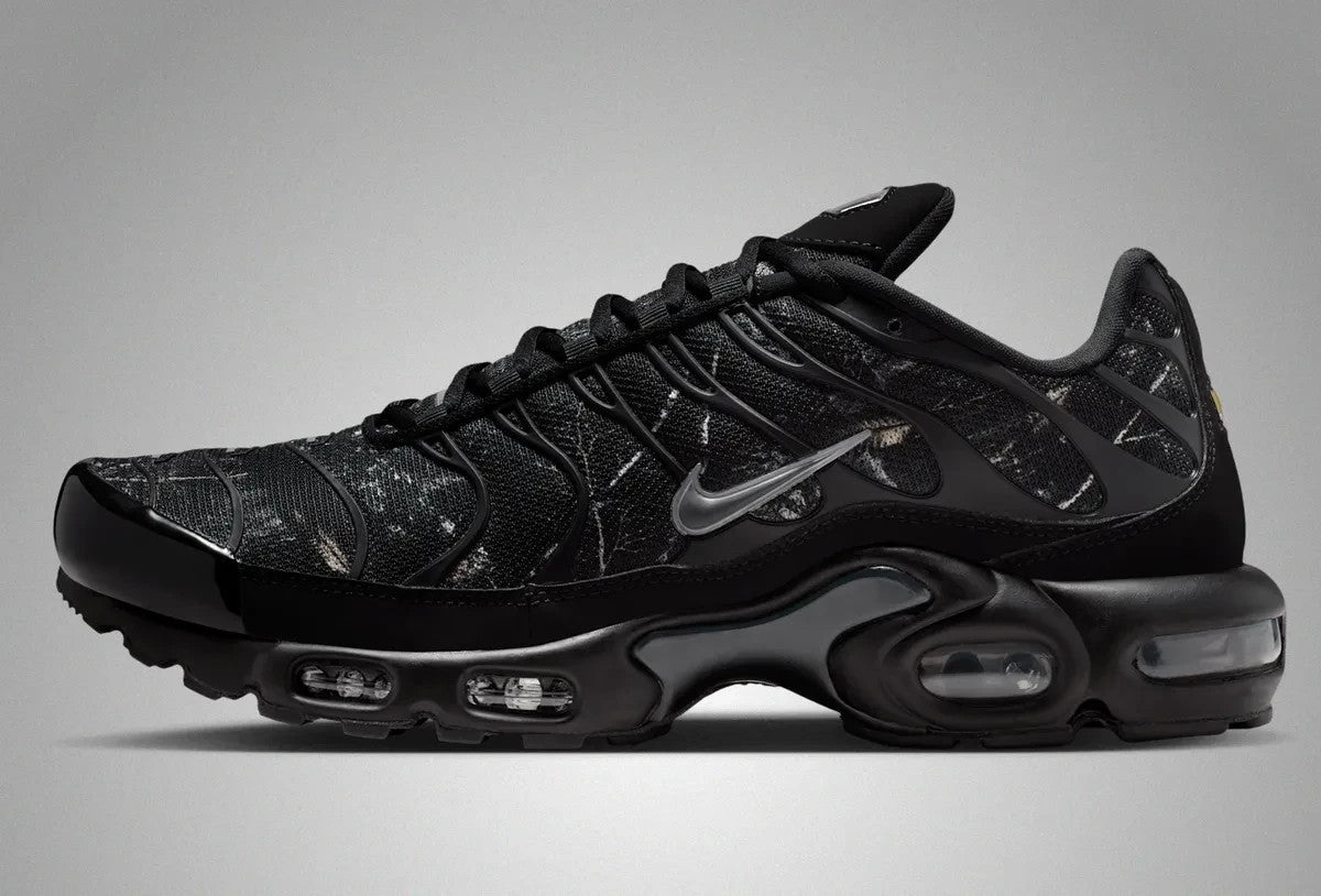 IQ0301-070 Nike Air Max Plus Black (Men's)