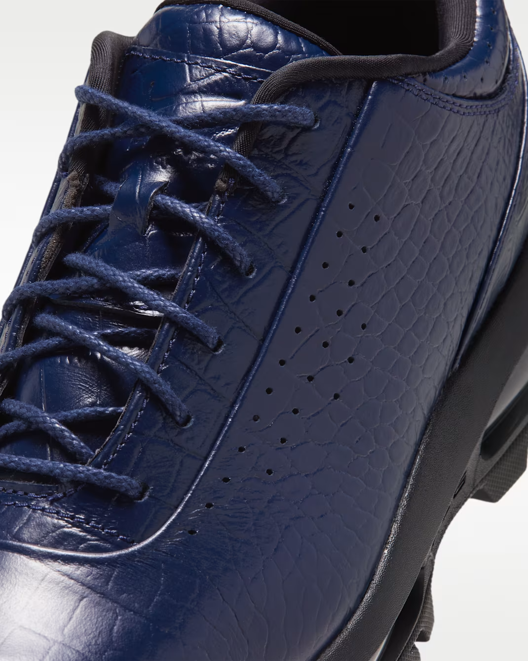 IV4517-400 Nike Air Max Goadome Low "Midnight Navy/Croc" (Men's)