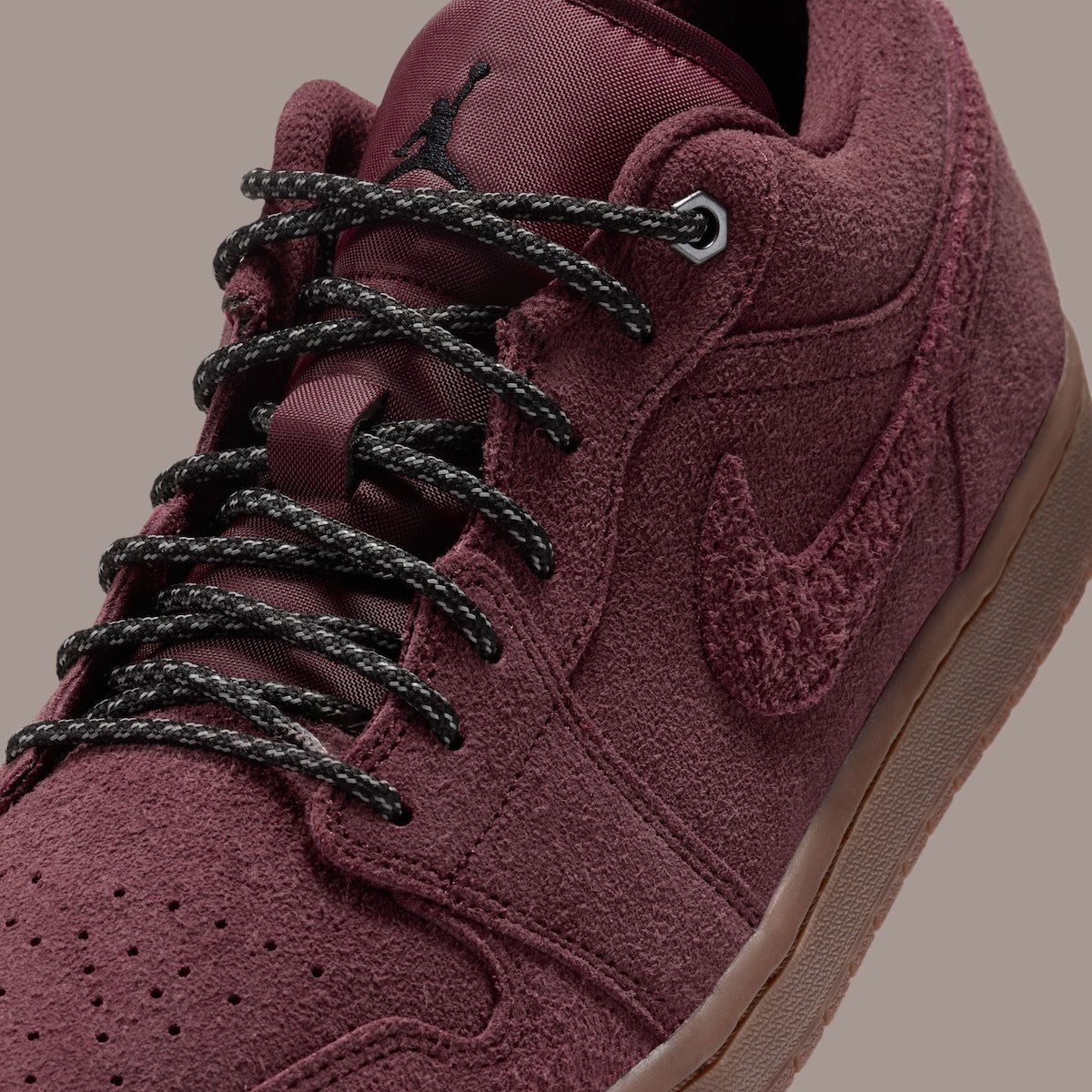 IO2047-600 Air Jordan 1 LOW SE Shoes (Men's)