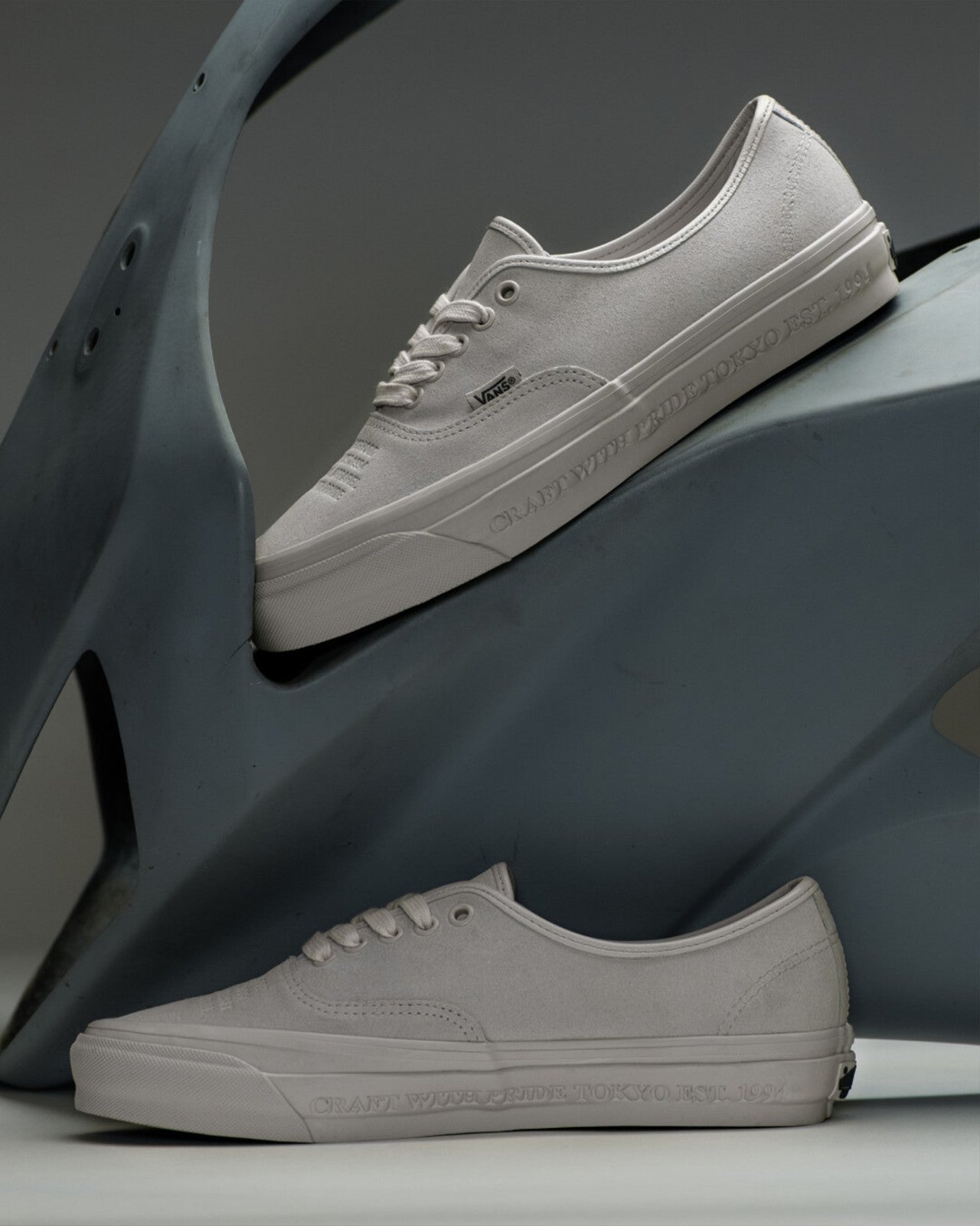 VN000XVJ7VJ NEIGHBORHOOD Ã OTW by Vans Authentic 44 "Natural" (Men's)