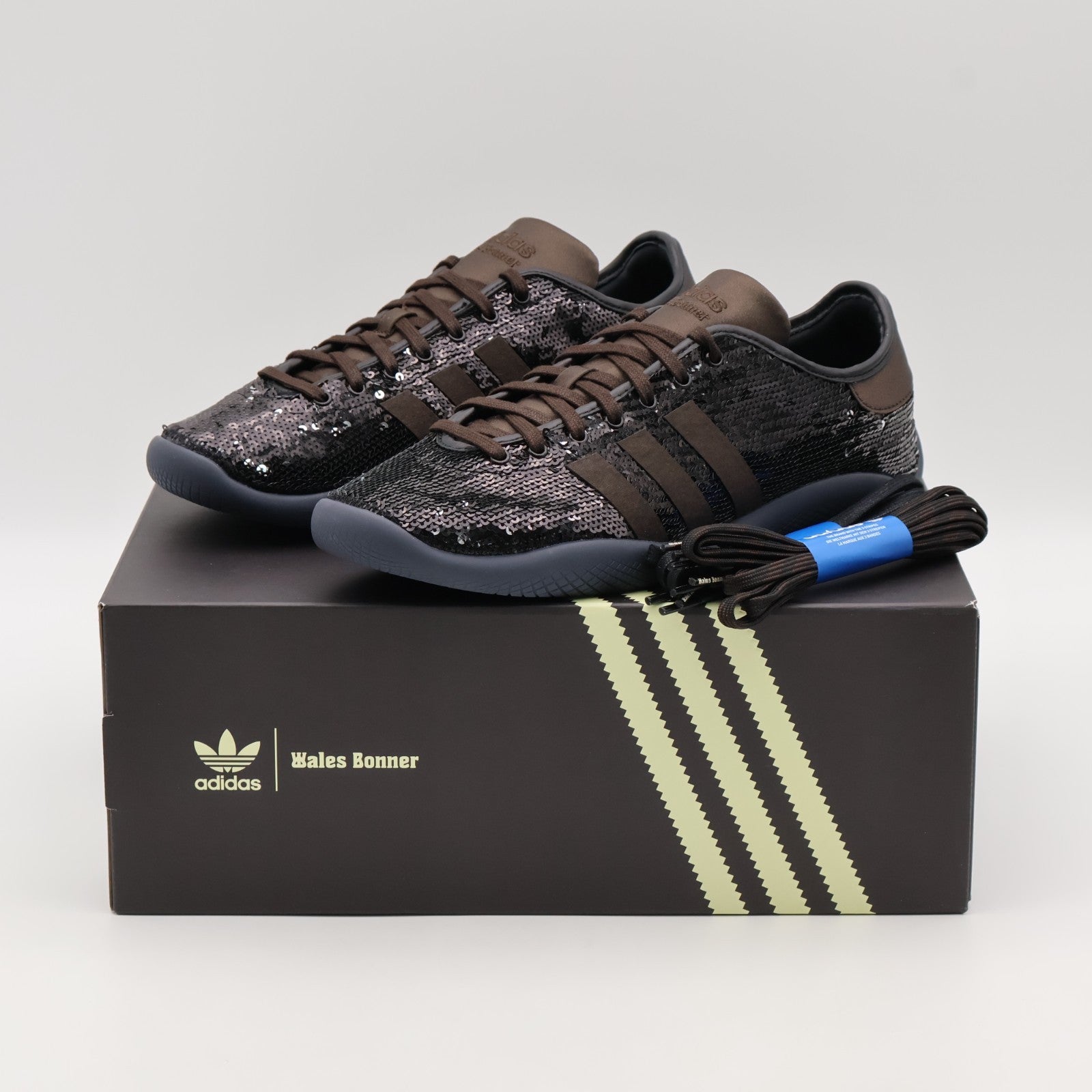 JR0259 Wales Bonner Ã adidas Originals Karintha Lo Core Black (Men's)