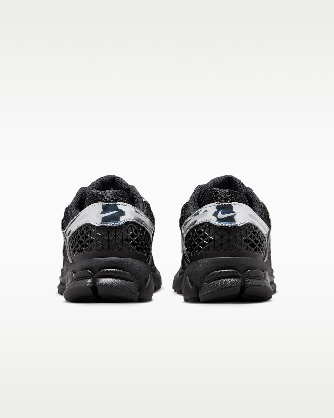 IV4311-002 Nike Women's Zoom Vomero 5 BlackMetallic Silver (Women's)